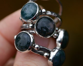 Moss agate ring handmade with sterling silver 925 details, formvollendung