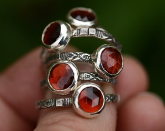 Raw garnet ring handmade in Sterling silver 925 with textured ringband, unique jewelry