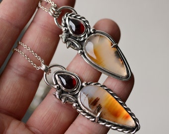 Paddenstoelkristallen ketting met een montana-agaat, handgemaakt van sterling zilver 925, uniek sieraad