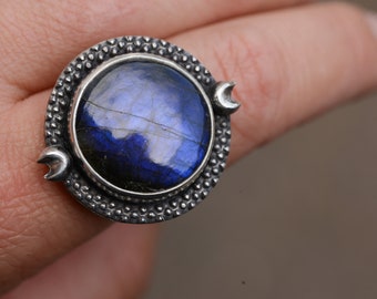 Big Labradorite ring in sterling silver in 10US ( 62- 62.5 mm ), crystal ring, hedge witch, witchy aesthetic, ooak, eye, handmade, round