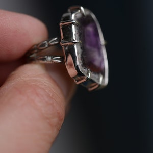 Anillo celestial con una amatista en forma libre en tamaño 6.5 EE.UU. hecho a mano con plata de ley 925, anillo de bruja imagen 3