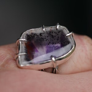 Anillo celestial con una amatista en forma libre en tamaño 6.5 EE.UU. hecho a mano con plata de ley 925, anillo de bruja imagen 6