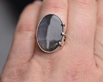 Gray purple labradorite ring in size 8 US with floral ring band handmade with sterling silver 925, perfect form