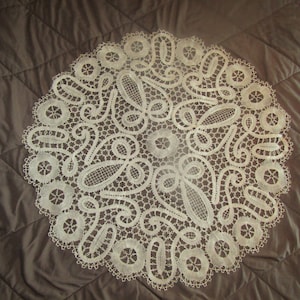 Vintage handmade bobbin lace round tablecloth