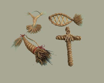 4 vintage woven straw wall hangings or ornaments