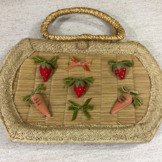 Fun retro straw purse with strawberries and carro… - image 1