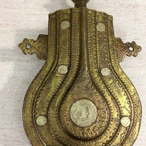 Große marokkanische Metallflasche