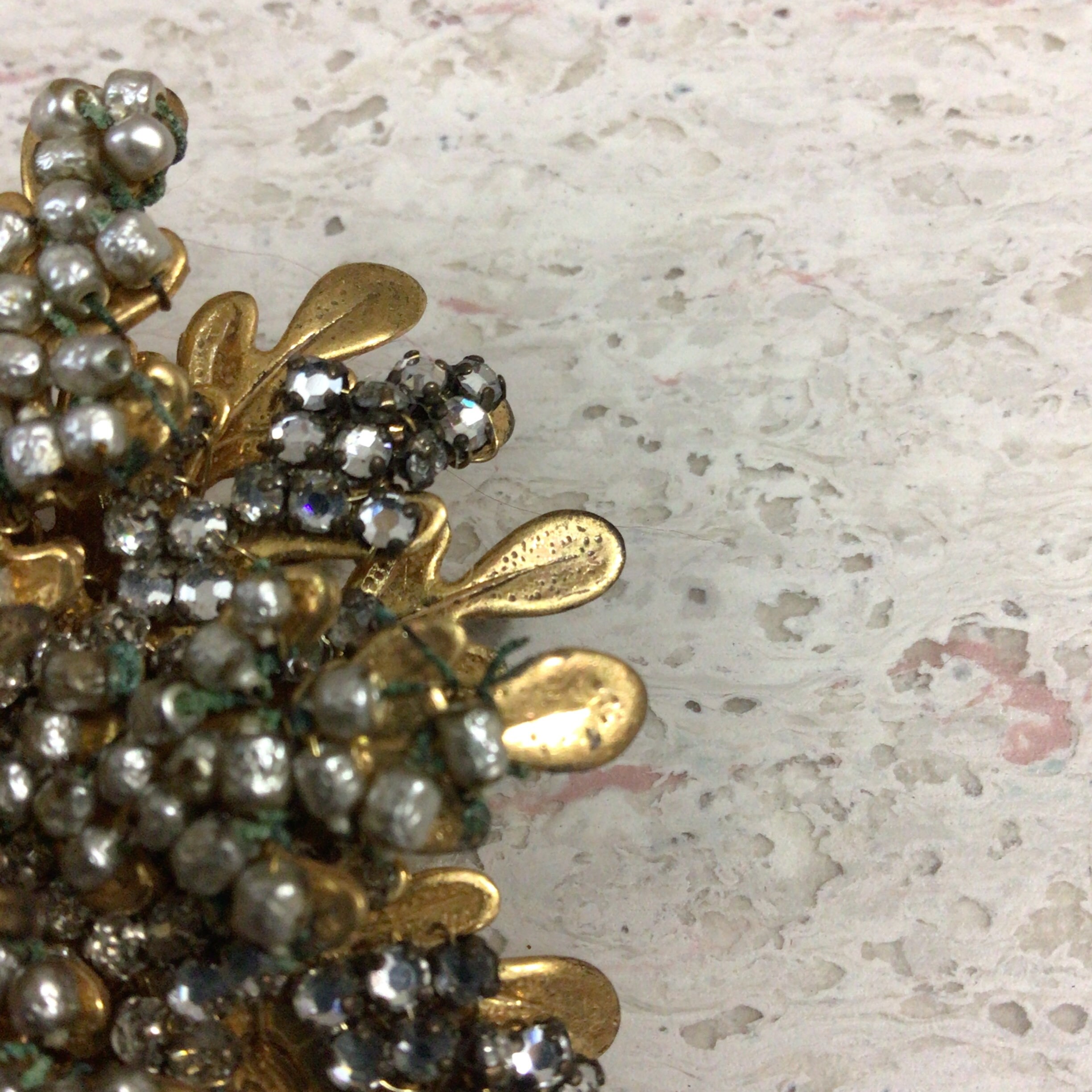 ミリアム・ハスケルの大きなシードパールラインストーンブローチ