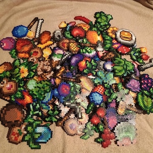 Vårstädningsrea Stardew Valley mysterielåda | Pärlkonst | Magneter, Nyckelringar