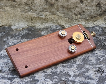 FretBender, fabricante de guitarras