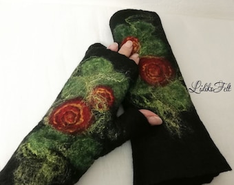 Può includere: Guanti senza dita neri con disegni floreali verdi e rossi. I guanti sono realizzati in lana feltrata e hanno una superficie testurizzata. Il testo "Lidiko Felt" è visibile nell'angolo in basso a destra dell'immagine.