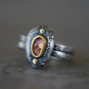 Spinel and 22k gold pebble ring size