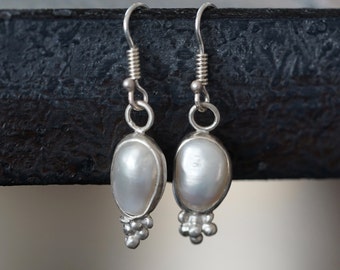 Freshwater pearl and sterling silver dangle earrings, bridal earrings, bridesmaids jewellery, alternative wedding, elegant vintage inspired,