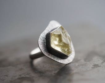 Lemon quartz statement ring size 6, raw crystal ring, unique ring, organic jewellery, solitaire ring, handmade ring, sterling silver,