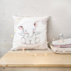Kissenbezug, ELEFANT mit FLÜGELN, Dekokissen für Babys und Kinder, Kissenbezug von Aida Zamora