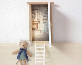Hand Painted Wooden Door, MOUSE HOUSE, Dollhouse Door, Pérez Mouse Door, Tooth Fairy Door, Door with interior, Mouse door, Mouse house.