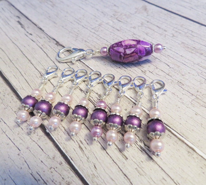 HM071 Set of 8 Handmade Crochet Markers with Lead Marker and Holder