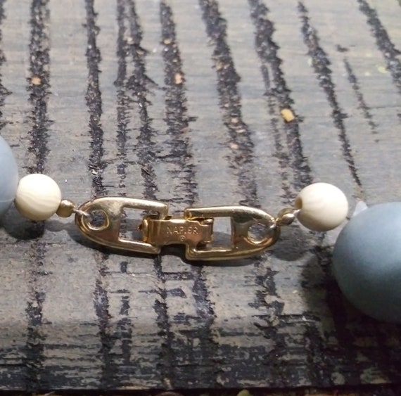 1970s Napier Blue & White Necklace - image 2