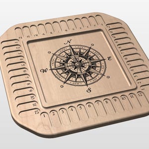 Peut inclure: Un plateau de jeu en bois avec un design de boussole au centre. Le plateau comporte des fentes numérotées autour du périmètre, avec les numéros 1 à 12 de chaque côté.