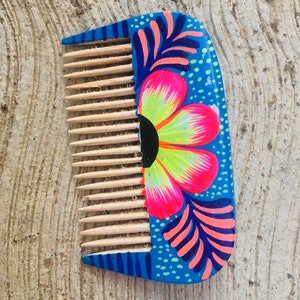 Hand-painted Mexican wooden comb, Oaxacan Alebrije comb, wooden comb, popular crafts from Mexico, gift idea for a girl