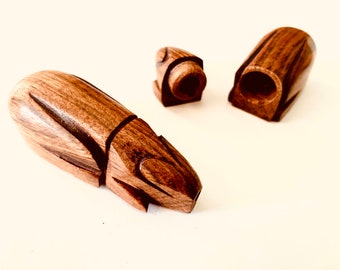 Tubo di legno fatto a mano a forma di coniglietto, battitore di legno fatto a mano, un tubo colpito, un tubo a sbuffo in due pezzi zoomorfo