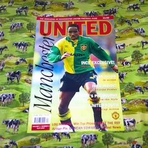 Manchester United Official Magazine Volume 1 Number 4 April 1993 Lee Sharpe large Poster Duncan Edwards Centrefold Paul Ince Cover Vintage