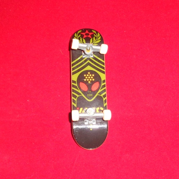 stuntz x finger skateboard