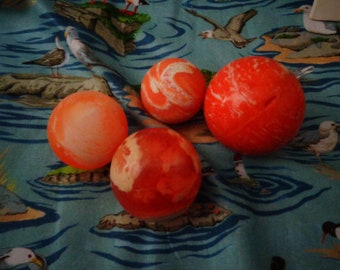 Set van vier collectie marmereffect helder oranje stuiterballen verzamelbare vintage memorabilia kinderfeesttas verjaardag uitsmijters leuk