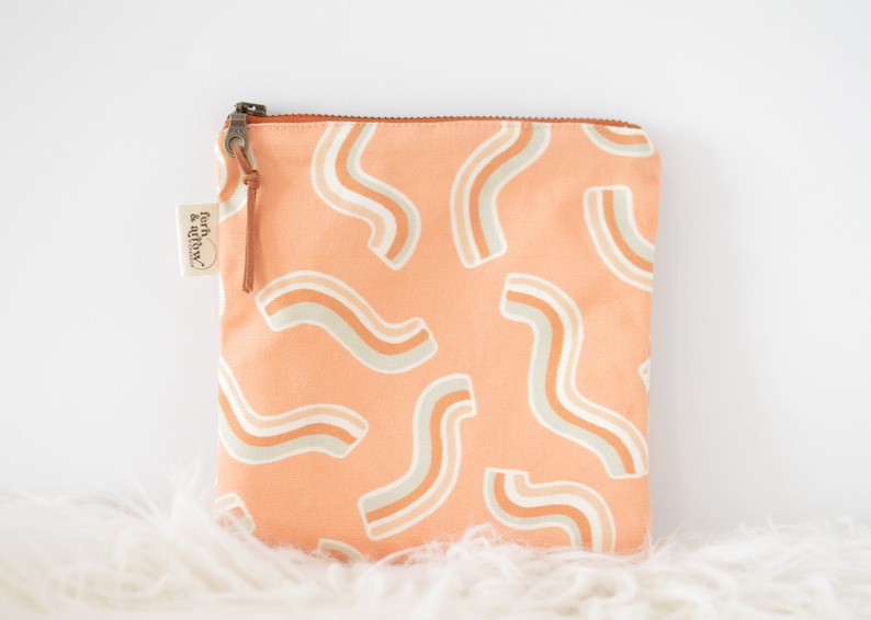 Bolsa de maquillaje inspirada en Squiggle Rainbow Anthro / Bolsa de maquillaje / Bolsa cosmética / Bolsa de artículos de tocador / Monedero / Regalo para ella / Regalo de mejor amiga Square Pouch