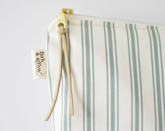 Teal Umbrella Stripe Wet Bag / Waterproof Bag / Diaper Bag / Waterproof Makeup Bag / Wet Dry Bag / Beach Bag / Swim Bag / Pool Pouch