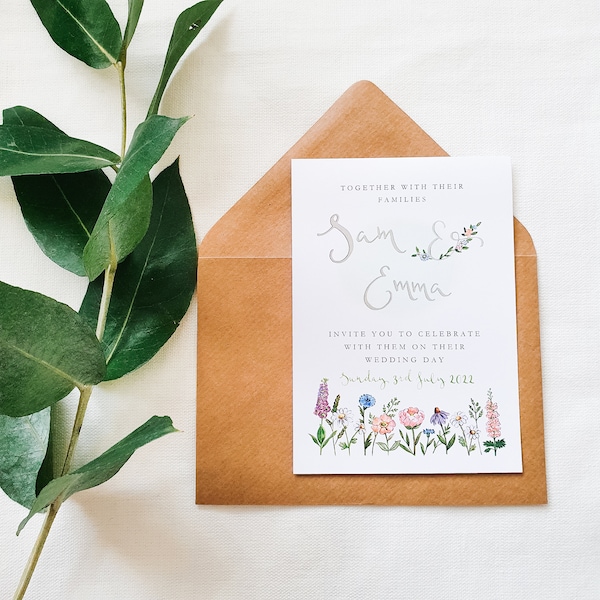 Diseño de invitaciones de boda de flores silvestres // Invitaciones de boda de flores silvestres personalizadas