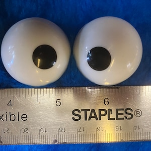 3 pairs of Puppet Eyes, 6X 35 millimeters diameter.