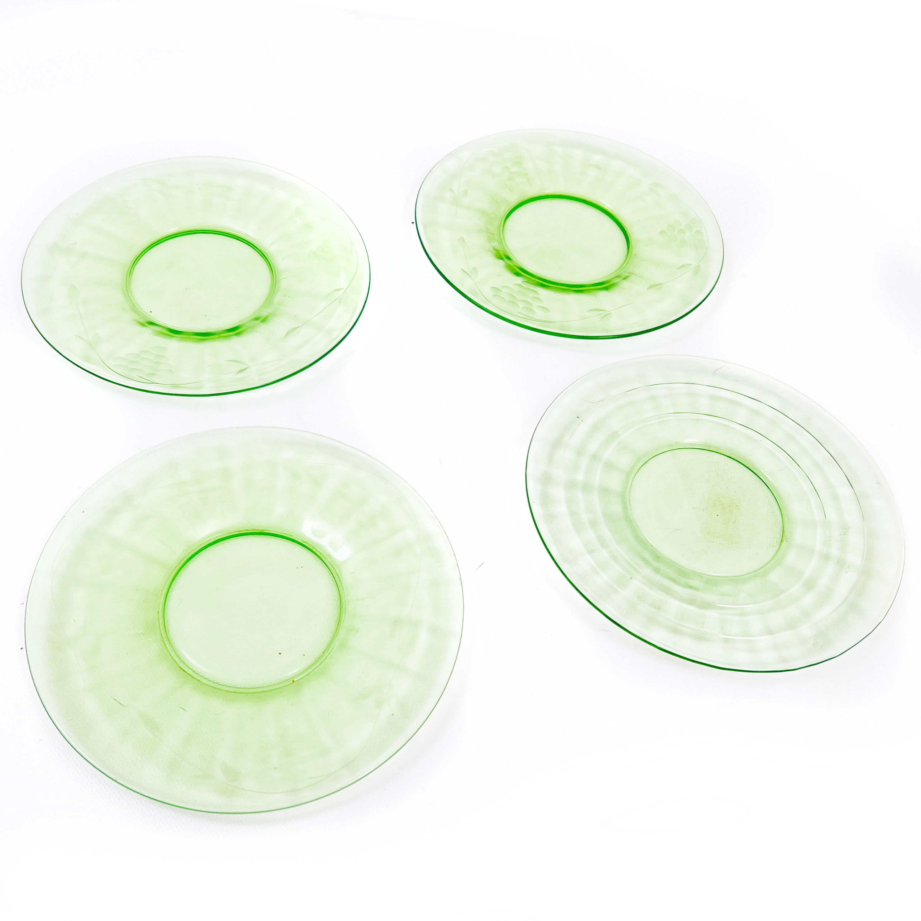 Hazel Atlas １９３０年「Ribbon」極小チップ有り・ウランガラス Vintage 1930's Hazel Atlas Green Uranium Glass Small Side Plates