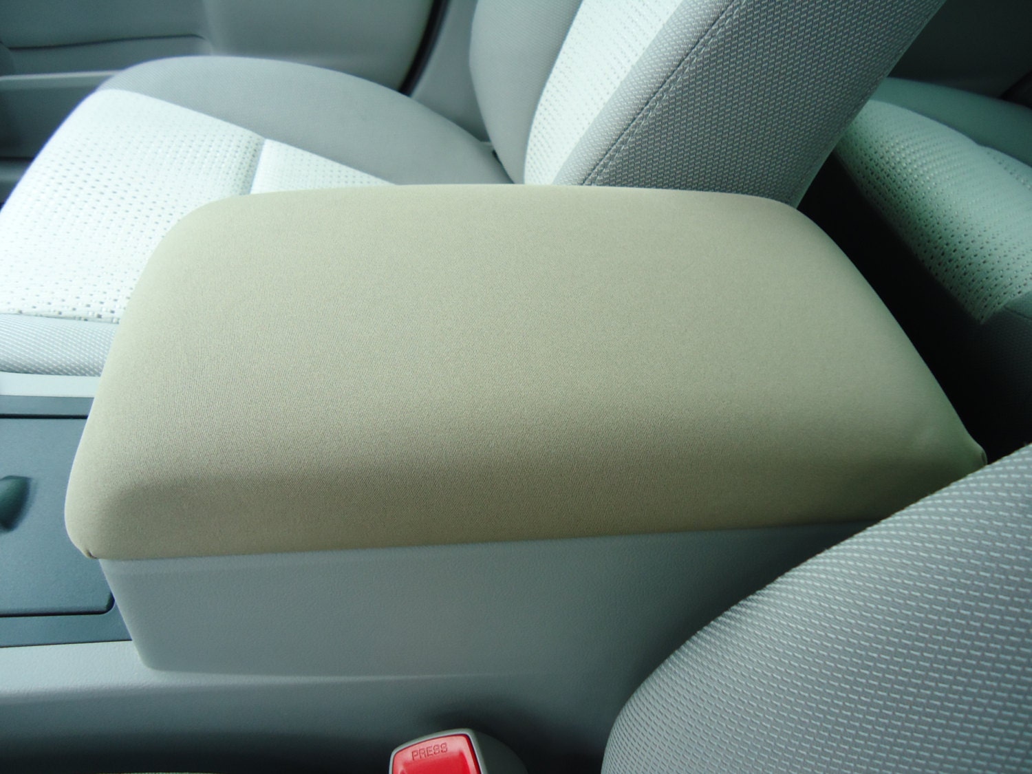 Fits Chevy Traverse 2005-2015 Neoprene Center Armrest Console Lid Cover F3NEO