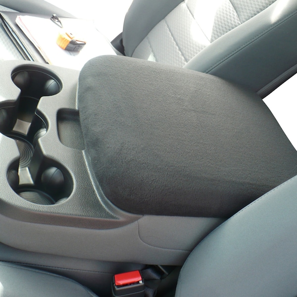 Conçu pour le strapontin Ram Classic et TOUS les modèles de sièges baquets 2014-2026 Housse de console centrale en polaire avec accoudoir automatique fait main aux États-Unis C2