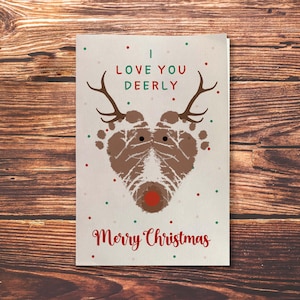 Biglietto di auguri con impronta di renna, artigianato, regalo ricordo, buon Natale, impronta della mano, impronta del piede, bambino, bambino piccolo, scuola materna, progetto artistico, attività
