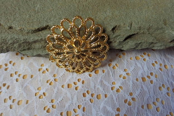 Napier Vintage Brooch/Pin Gold Tone Flower Signed… - image 1