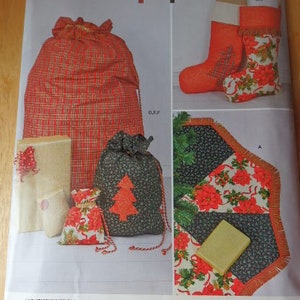 Simplicity Christmas Holiday Decoration Tree Skirt Stockings Sacks R10357  uncut factory folded