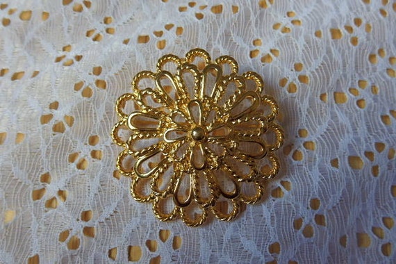 Napier Vintage Brooch/Pin Gold Tone Flower Signed… - image 4