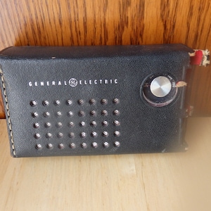 Vintage General Electric Portable Transistor Radio, Model P975F, AM-FM  Bands, 15 Transistors, Made In USA, Circa 1966