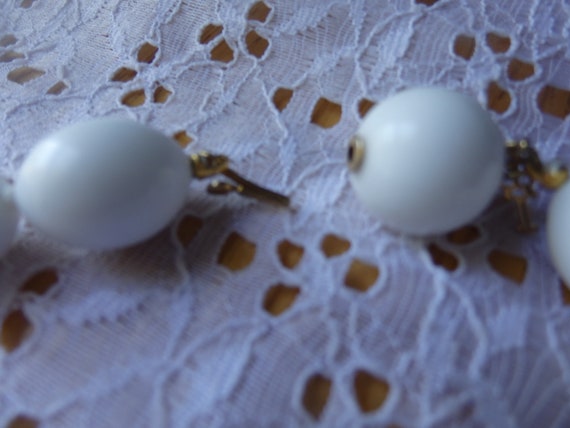 TRIFARI White Beaded Necklace with Unique Clasp C… - image 4