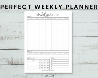 Puede incluir: Un planificador semanal imprimible con un diseño sencillo. El planificador incluye secciones para tareas diarias, planificación de comidas y una lista de tareas pendientes. El texto "weekly planner" está escrito en cursiva en la parte superior de la página.