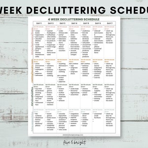 Puede incluir: Un calendario de limpieza de 4 semanas imprimible con una lista de art&iacute;culos para limpiar cada d&iacute;a. El calendario est&aacute; dividido en siete d&iacute;as, con cada d&iacute;a centrado en un &aacute;rea diferente del hogar, como la cocina, el dormitorio o la oficina. El calendario tambi&eacute;n incluye un l&iacute;mite de tiempo sugerido para la limpieza de cada d&iacute;a.