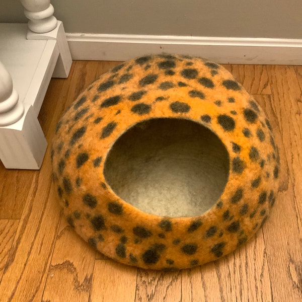 Leopard Pattern Felt Cat Cave. Merino Wool Felted Cat Cave Bed. Sustainable, Eco-Friendly Felt Indoor Hideout for Feline Companions