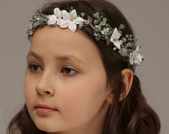 White flower crown, first holy communion headband, dainty flower hairpiece, floral wreath for hair, wedding headpiece, flower girl halo