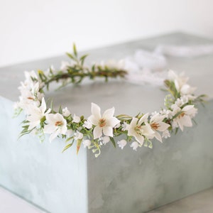 Lily of the valley flower crown, white flower head wreath wedding, dainty flower crown, wedding floral crown, woodland wedding headband