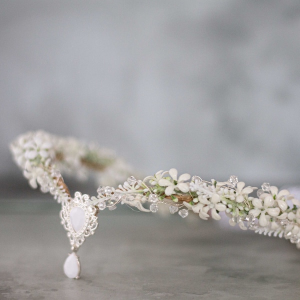 Elven circlet, white flower crown, dainty headband wedding, fairytale crown, elf headpiece, celtic hairpiece, renaissance faire costume