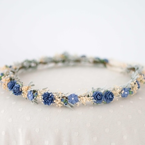 Blue flower crown wedding, dainty floral headpiece, dried baby&#39;s breath hair wreath, delicate bridal hairband, boho bride flower halo