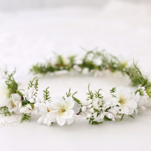 White flower crown wedding, bridal floral crown, boho wedding crown, flower hair wreath, woodland crown, white flower garland