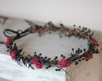 Black red rose flower crown wedding, dainty flower headband, delicate headpiece, dark hair crown, gothic wedding hairband, bridesmaid halo